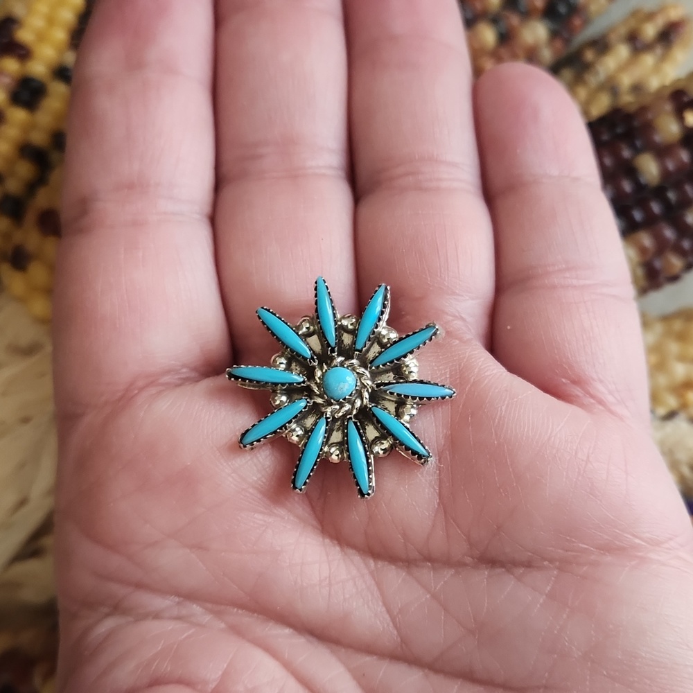 Beautiful NWOT Native American Zuni Turquoise Inlaid Flower Cluster Pendant 🩵💙 - Picture 8 of 12